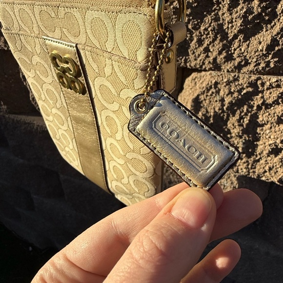 Coach crossbody purse in excellent condition - Picture 4 of 11